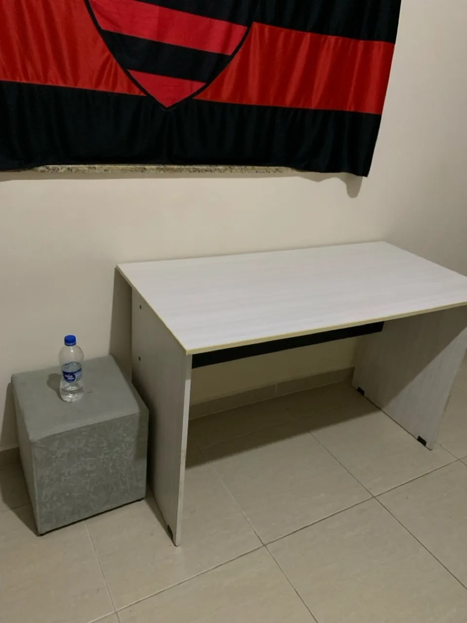 Mesa Gamer em bom estado