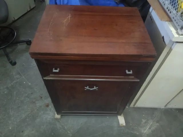 Maquina de costura Singer com gabinete completo, costura reta,  - Foto 5