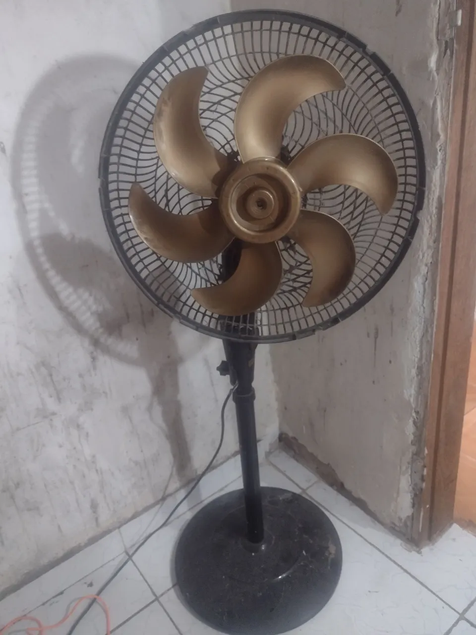 Ventilador de coluna com 5 pás
