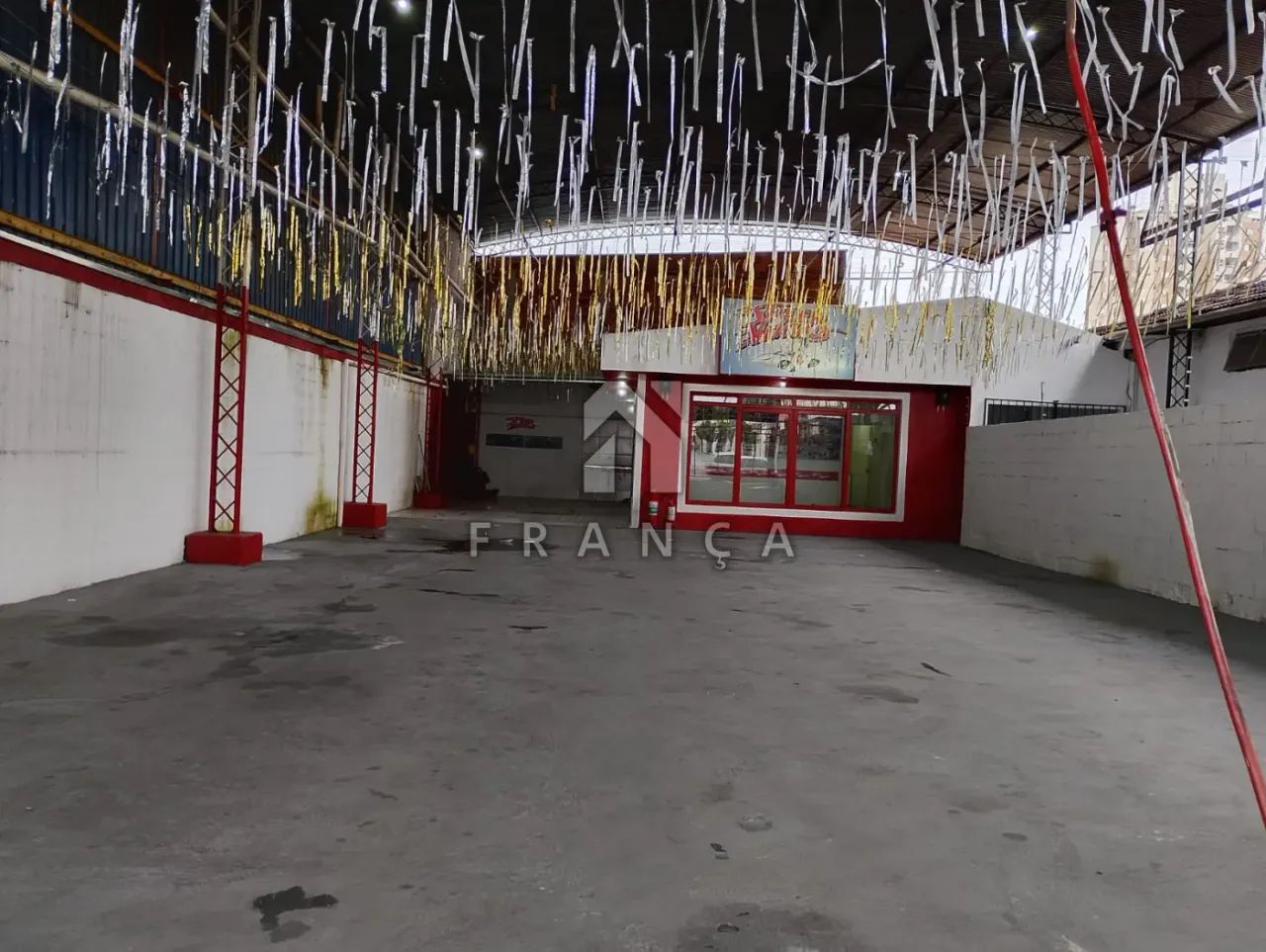 ALUGA-SE PONTO COMERCIAL NO CENTRO DE JACAREÍ - Foto 2