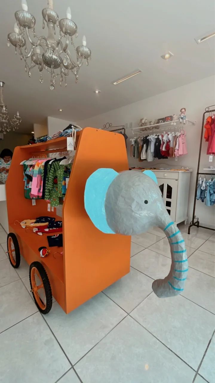 Expositor elefante para loja 