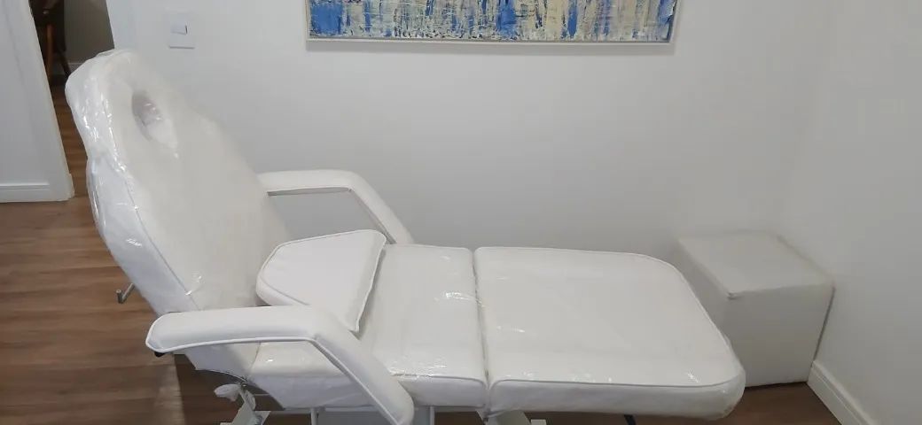 Maca Poltrona Cadeira Fixa Estética Estek Com Plastificação Cor Branco - Foto 3