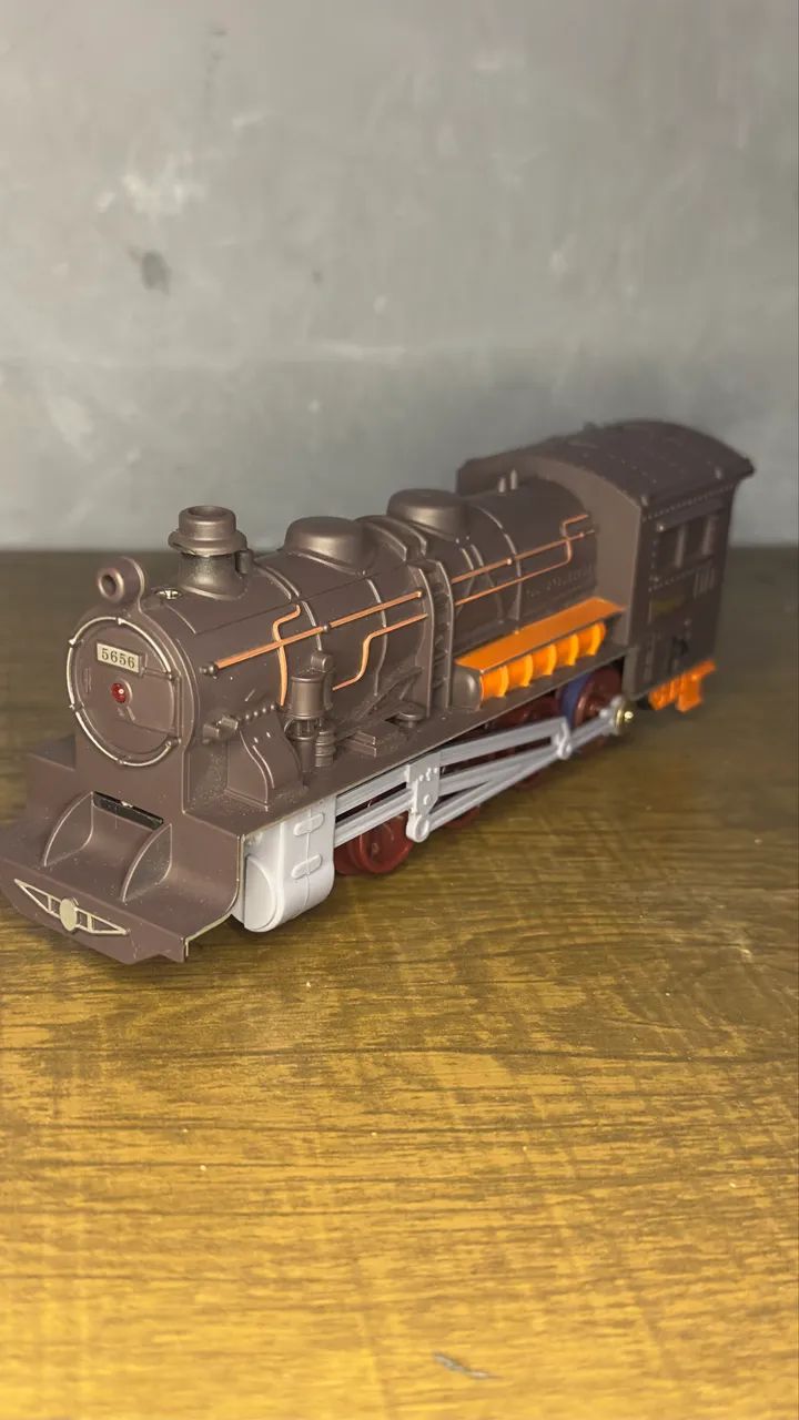 Locomotiva de brinquedo a pilha  - Foto 5