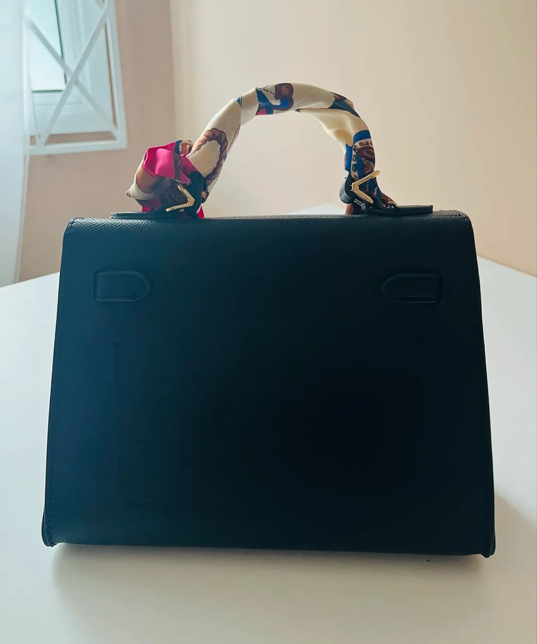 Bolsa preta de mão  - Foto 3