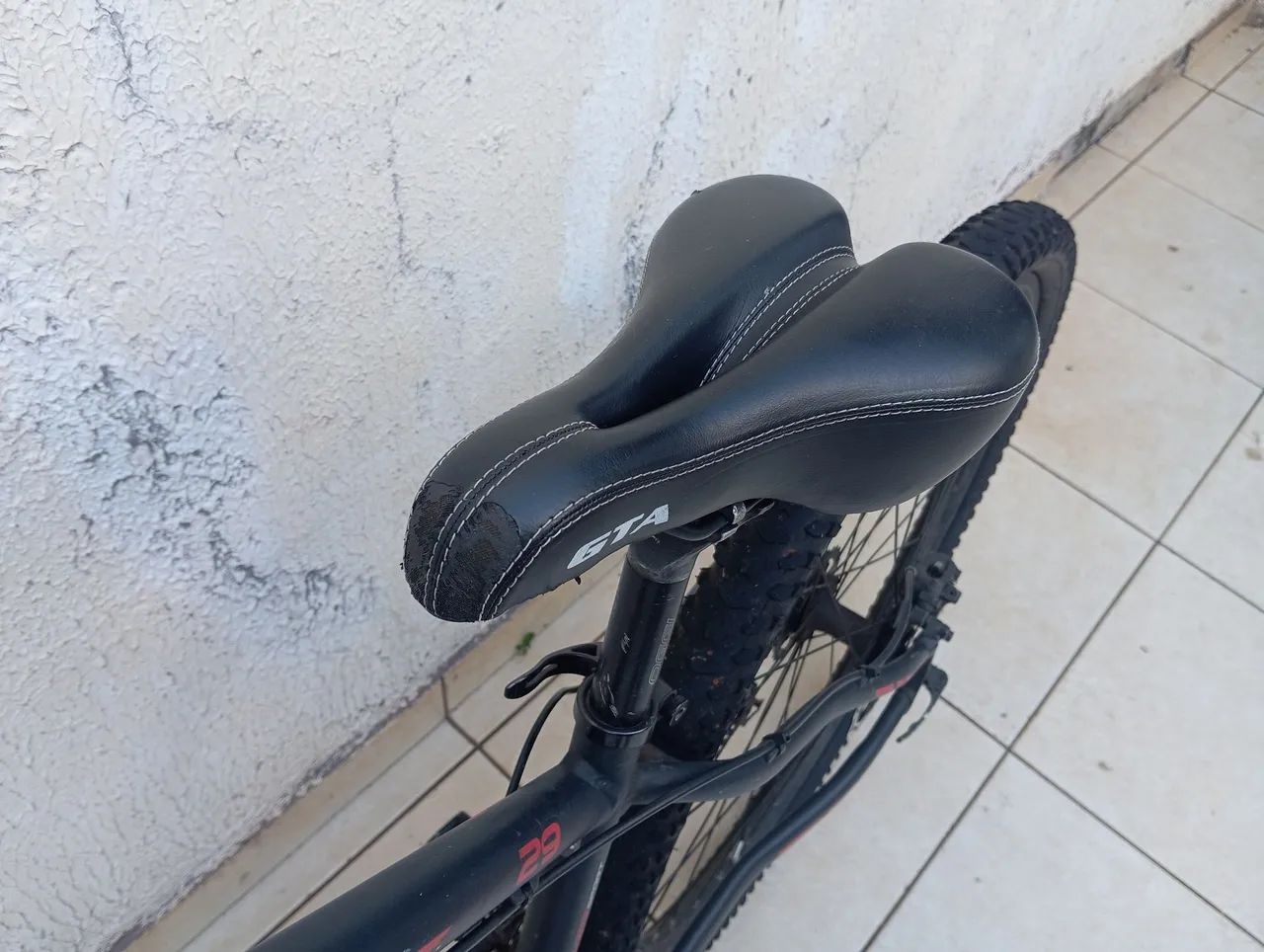 Bicicleta Oggi aro 29 + bomba de ar  - Foto 5