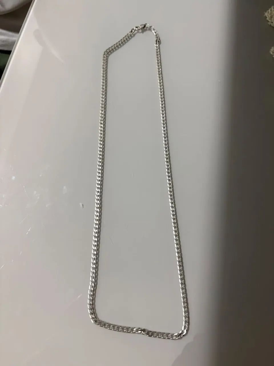 Cordão de prata.