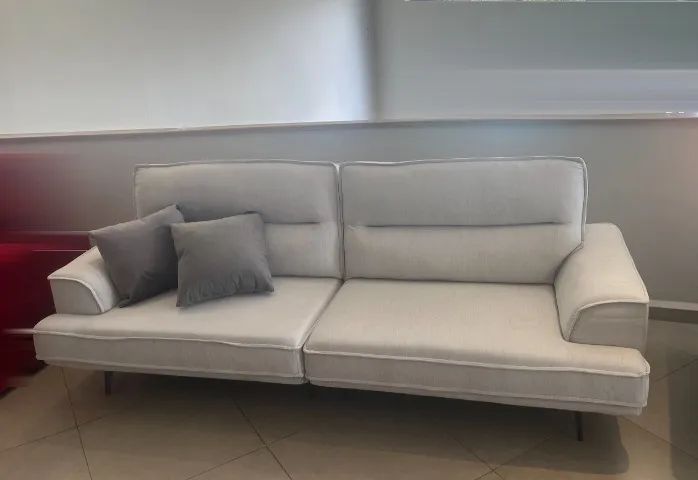 Sofa 3 lugares - 2,5m Linho Cinza - Pes em aço