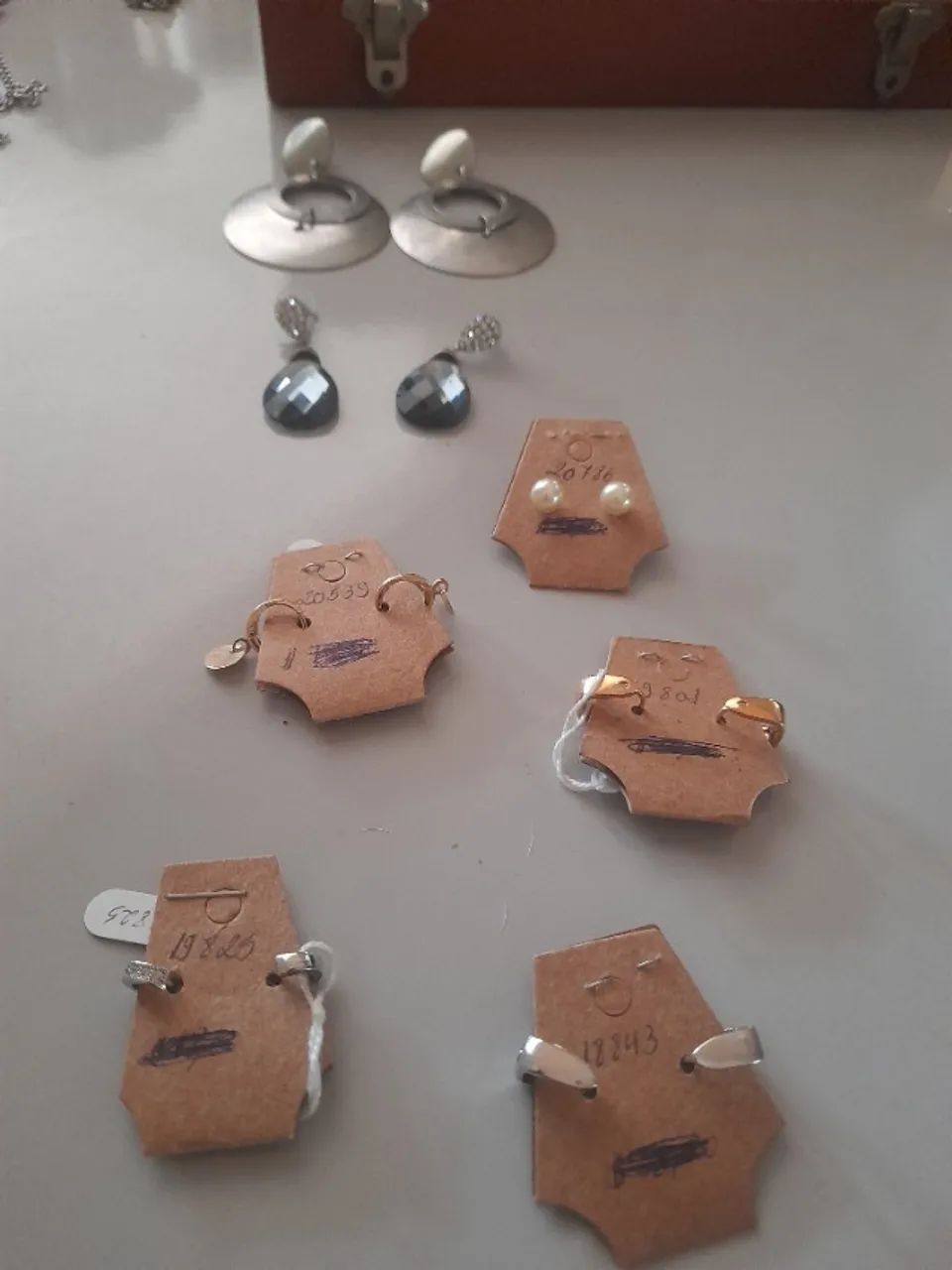 Vendo semi joias - 31 peças (pulseiras, anéis, brincos e pingentes) - Foto 4