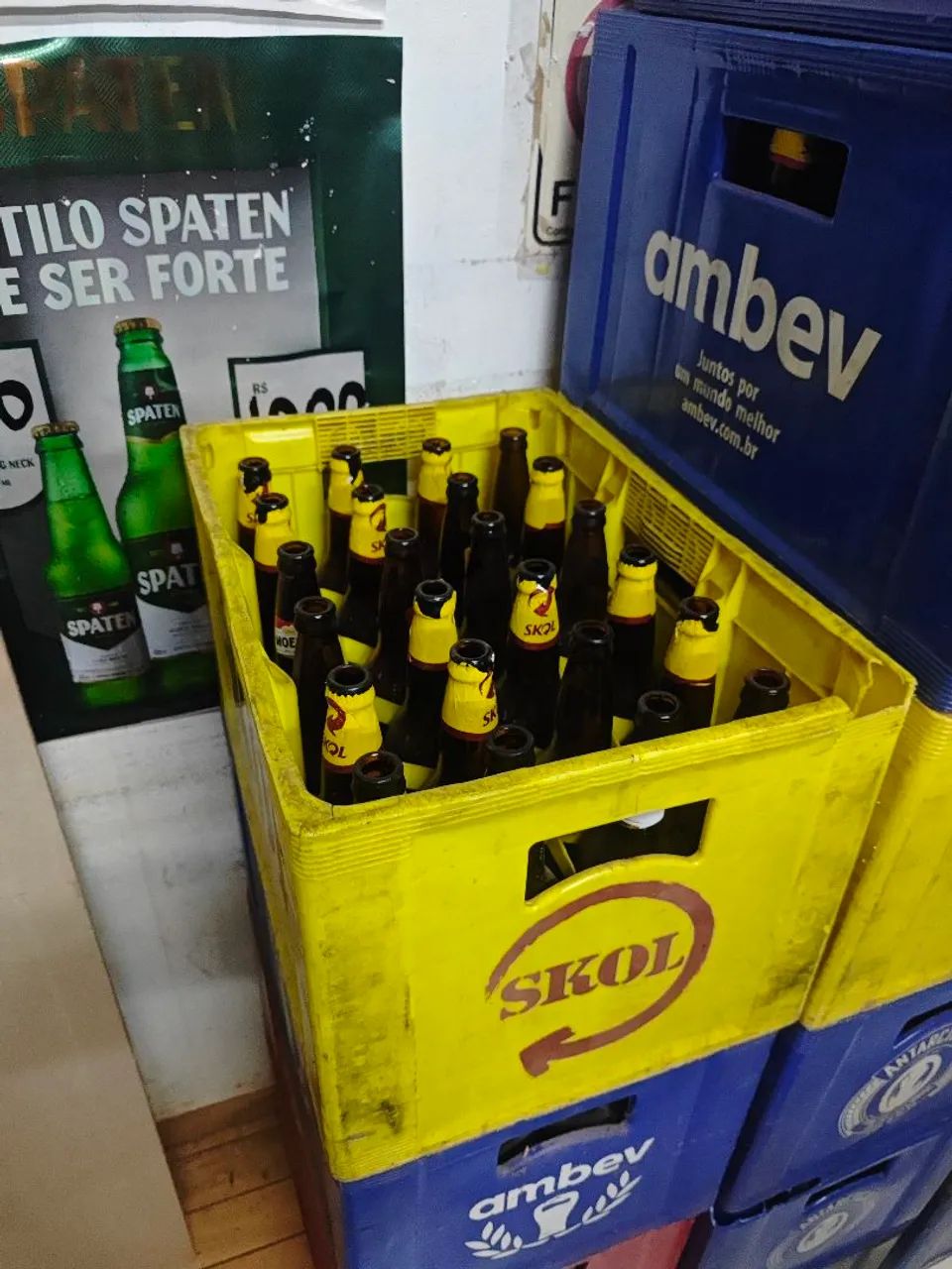 Engradados de cervejas com garrafas  - Foto 2