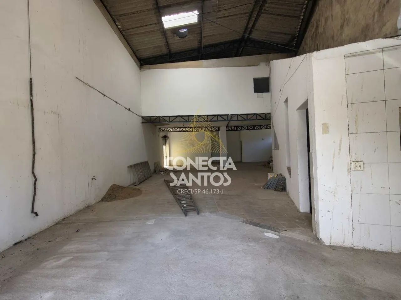 ALUGA-SE E VENDE-SE AMPLO GALPÃO NO MACUCO/SANTOS - Foto 4