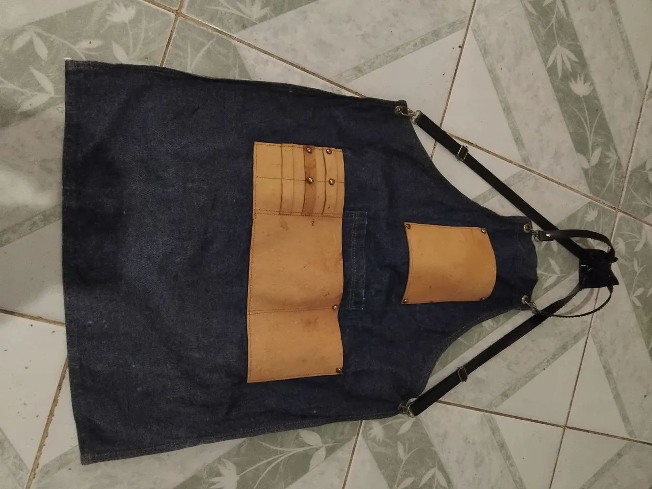 Cadeira de Barbeiro,Bancada, e lavatório... - Foto 5