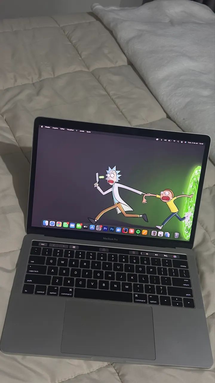 MacBook Pro 13 - i5 - 8GB - 256GB - Bateria com só 93 ciclos, 4