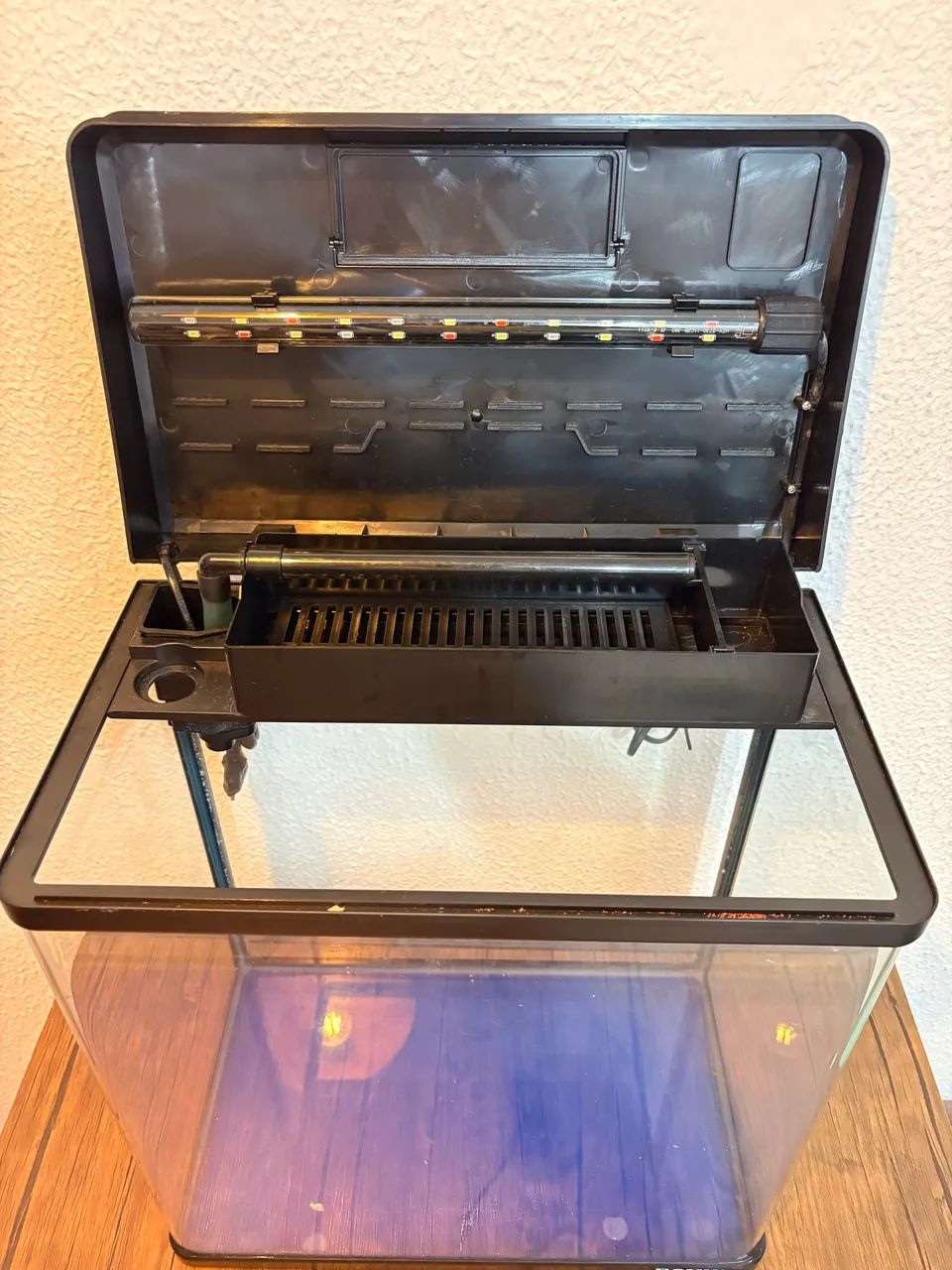 Vendo Aquário Boyu 33L - R$500 ? Voltagem: 220V ? Bomba e iluminação embutidos  - Foto 2