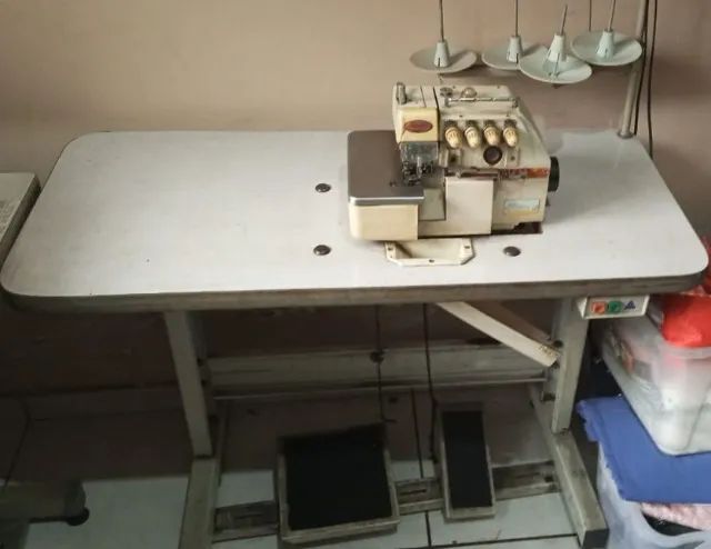 Maquina Overloque industrial Yamata modelo FY747A - Foto 2