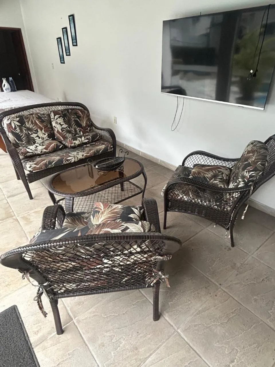 Conjunto de Sofá + 2 Poltronas + Mesa de Vidro - Foto 2