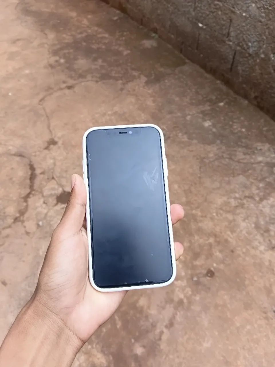 ? iPhone 11 128GB - R$ 1.100 iPhone 11 de 128GB, funcionando normalmente e com ótimo dese - Foto 2