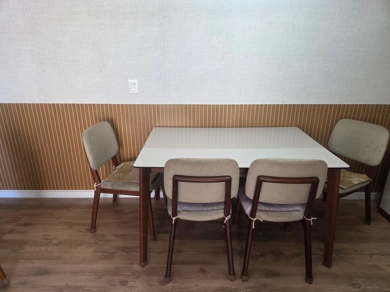 MESA DE JANTAR COM 4 CADEIRAS - Foto 2