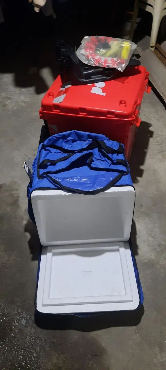 Baú com suporte e bag