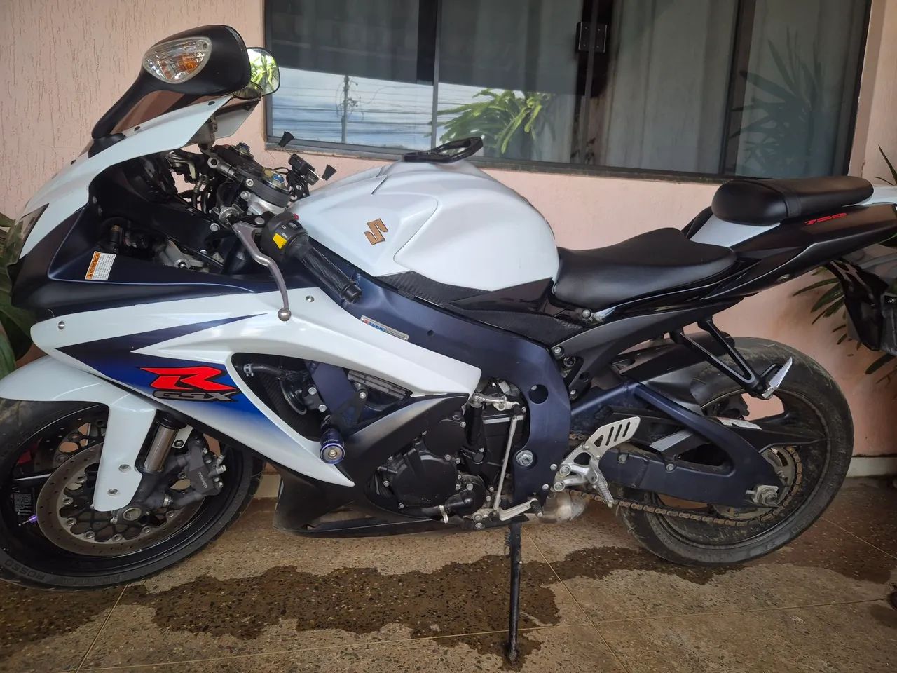 Moto muito nova só pegar e andar!