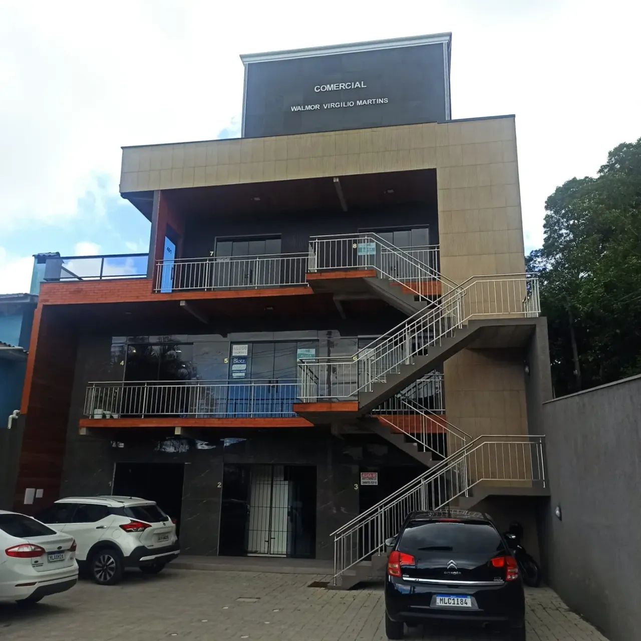 Ponto comercial/Loja/Box para venda possui 60 metros quadrados