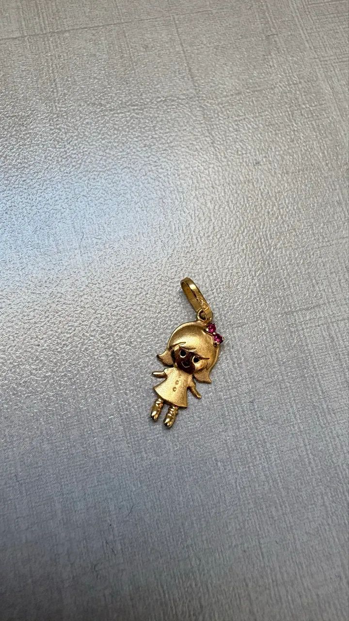 Pingente de ouro menina com pedra de rubis  - Foto 2
