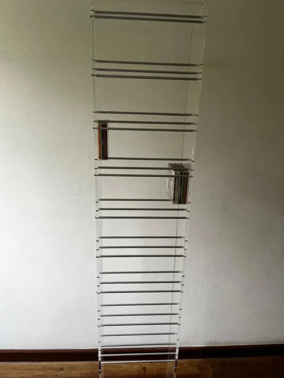 Porta CDs em acrílico. Capacidade com 330 cds - Foto 2