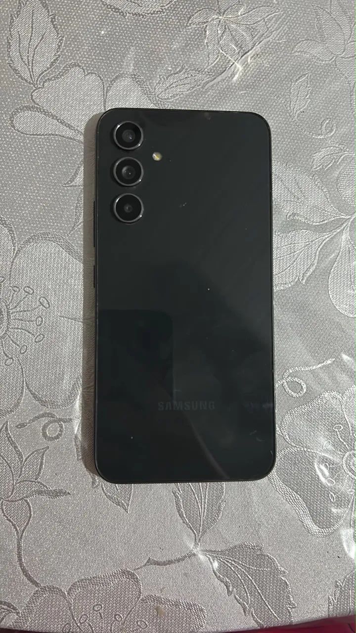 Celular semi novo