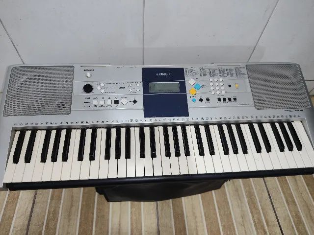 Teclado Yamaha PSR-E323