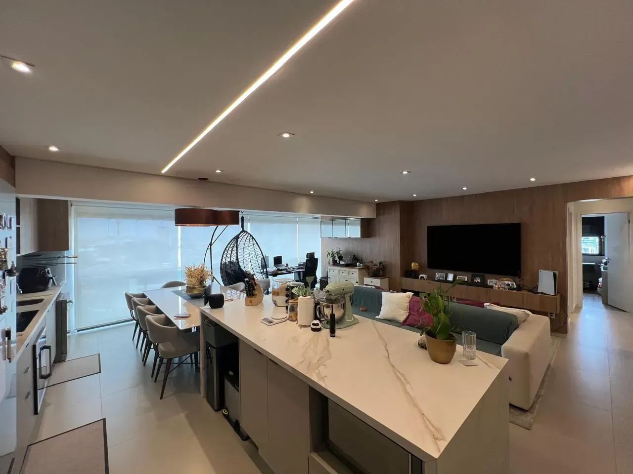 Living ampliado e 2 suítes privativas com acabamento de altíssimo padrão