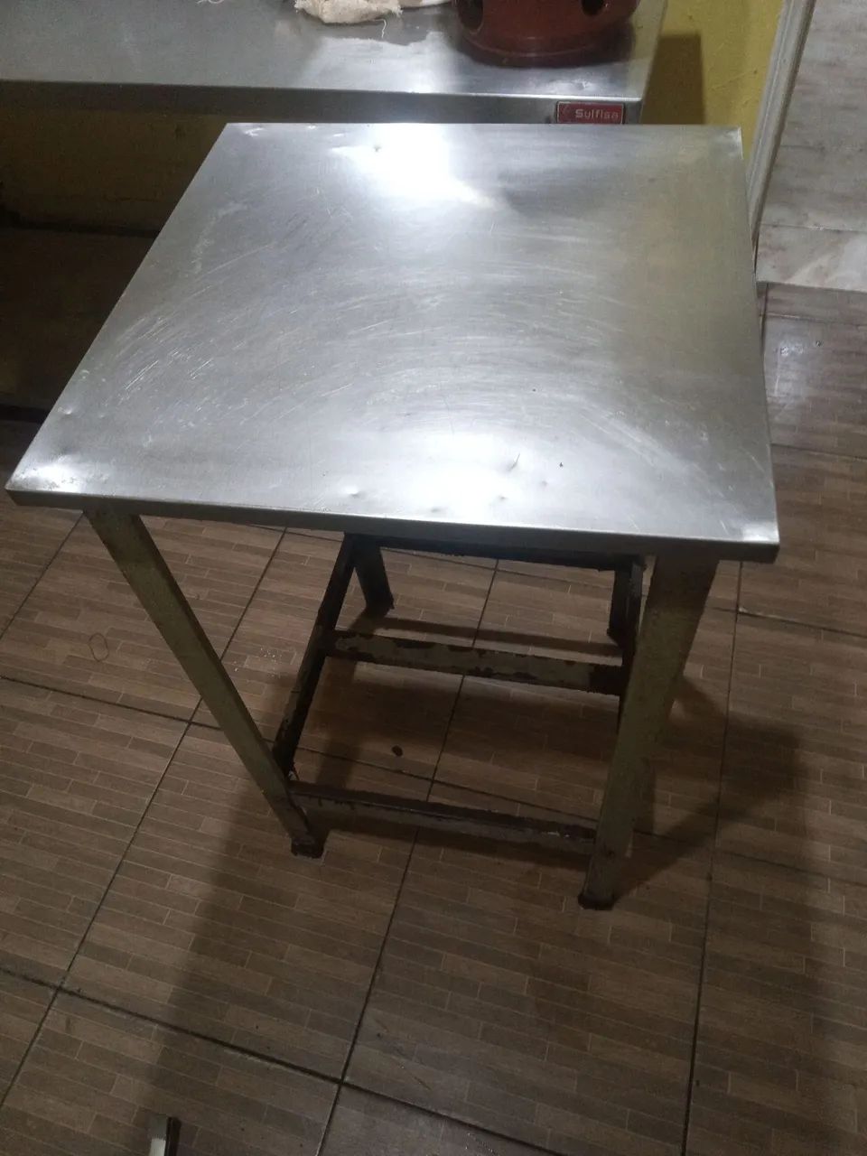 MESA DE MANIPULAÇÃO INOX 90 CM X 55 CM - Foto 2