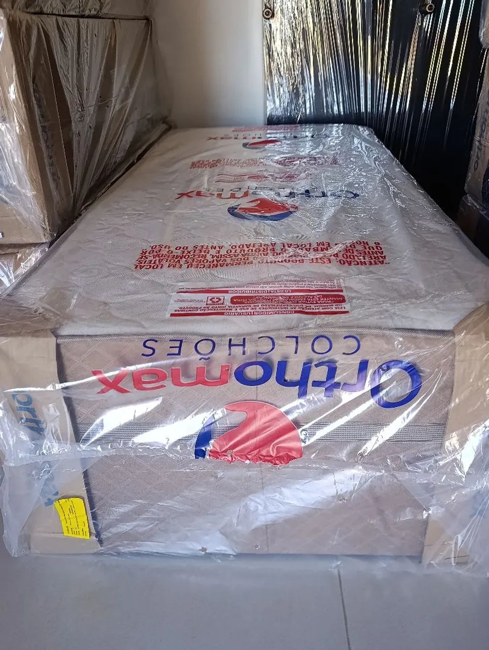 Cama box solteiro+travesseiro de brinde ?