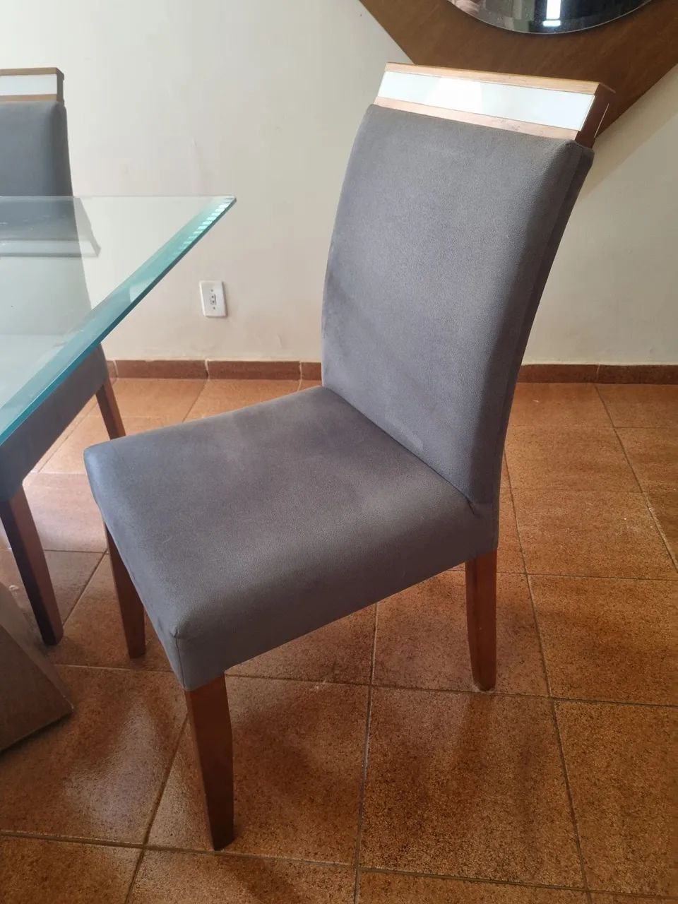 Conjunto Mesa de Jantar - 6 cadeiras, vidro bisotado e madeira maciça - Foto 5