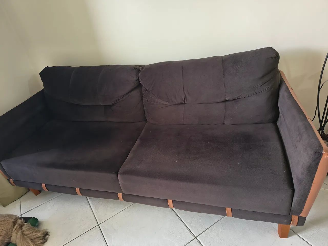 Vendo sofá de suede preto - Foto 2