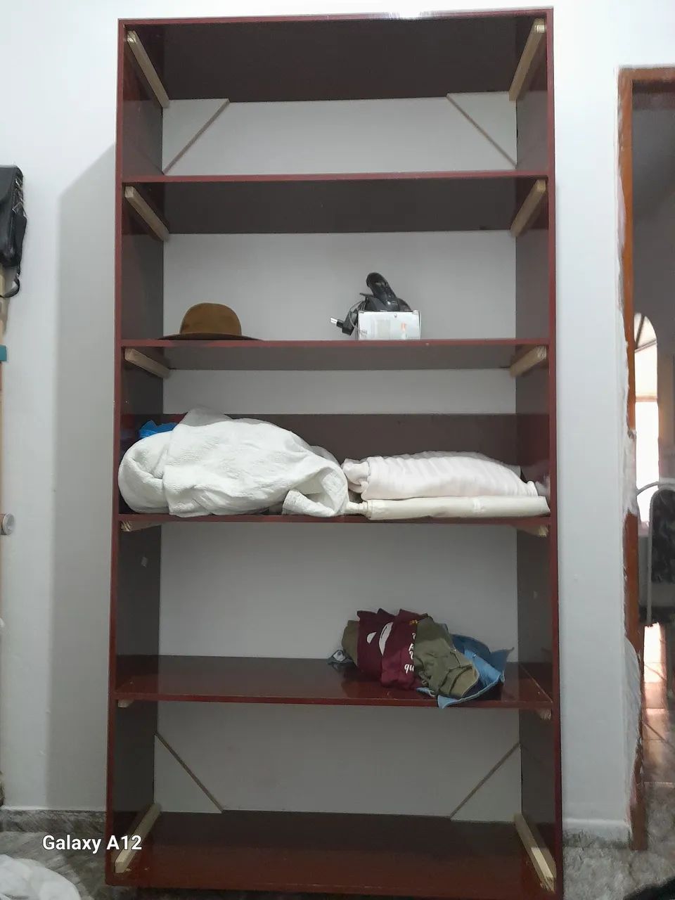 Prateleira funcional em MDF material reciclado. 