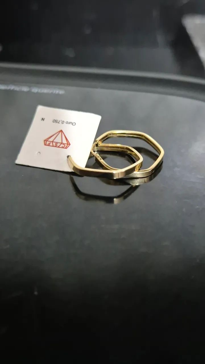 Brinco hexagonal em ouro 18K - Foto 4