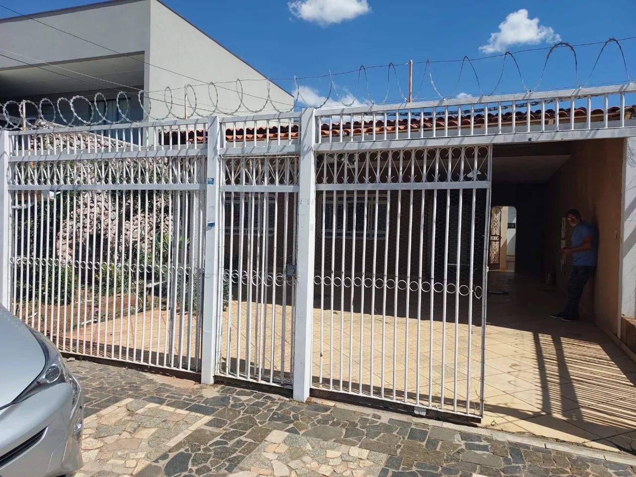 Alugo casa na QSD 49 com edícula, próximo ao metrô  - Foto 4