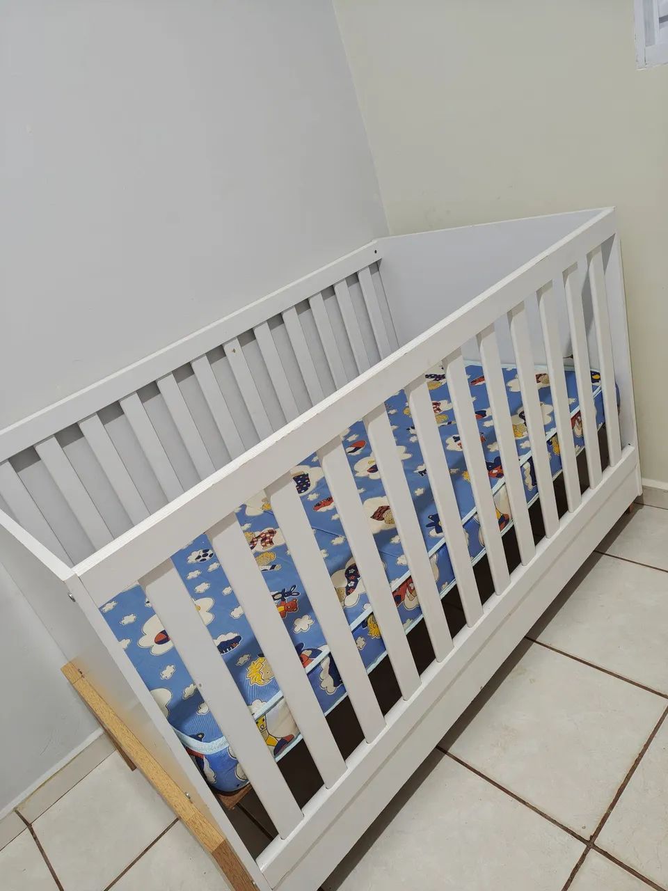 Berço infantil marca Qmovi