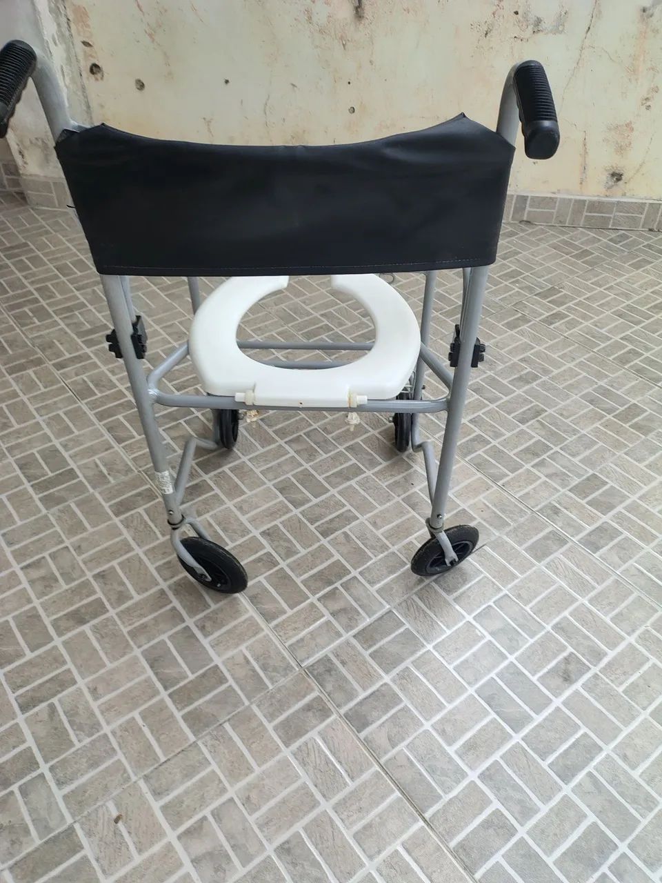 Cadeira de banho excelente estado  - Foto 3