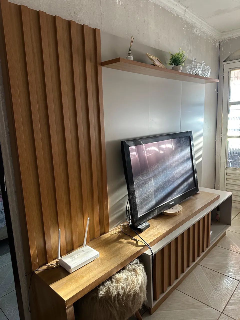 Rack com painel ripado 