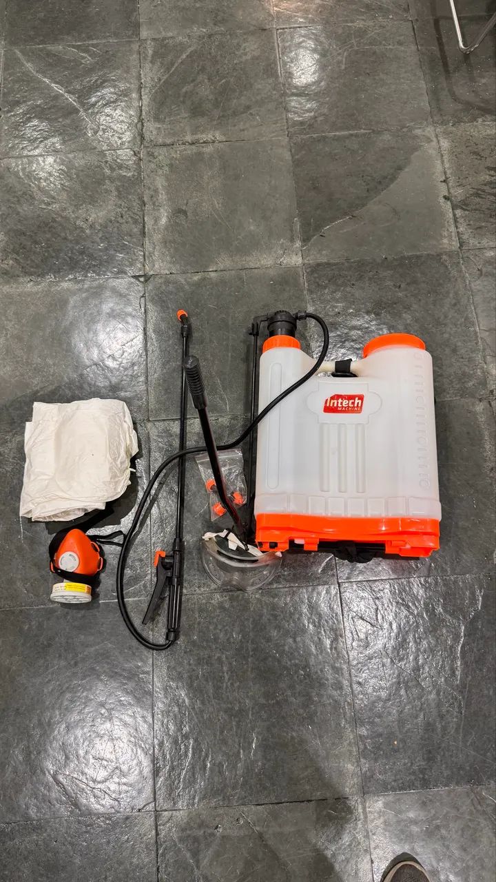 Pulverizador Costal 20l C/ 4 Bicos Gp2000 Intech Machine com máscara e óculos 