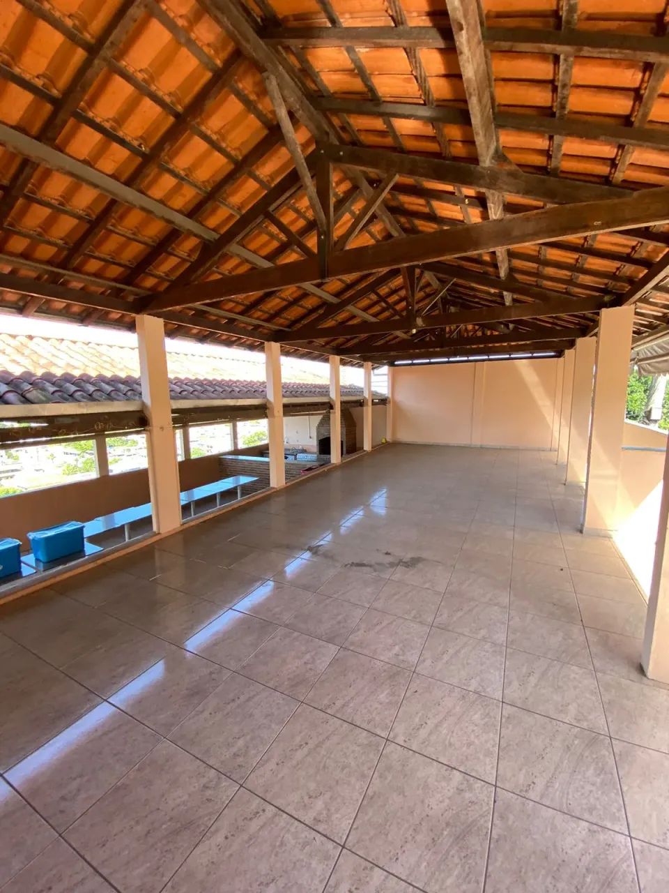 Linda casa linear com terraço, 3 quartos e 2 suítes  Piabetá - Foto 2