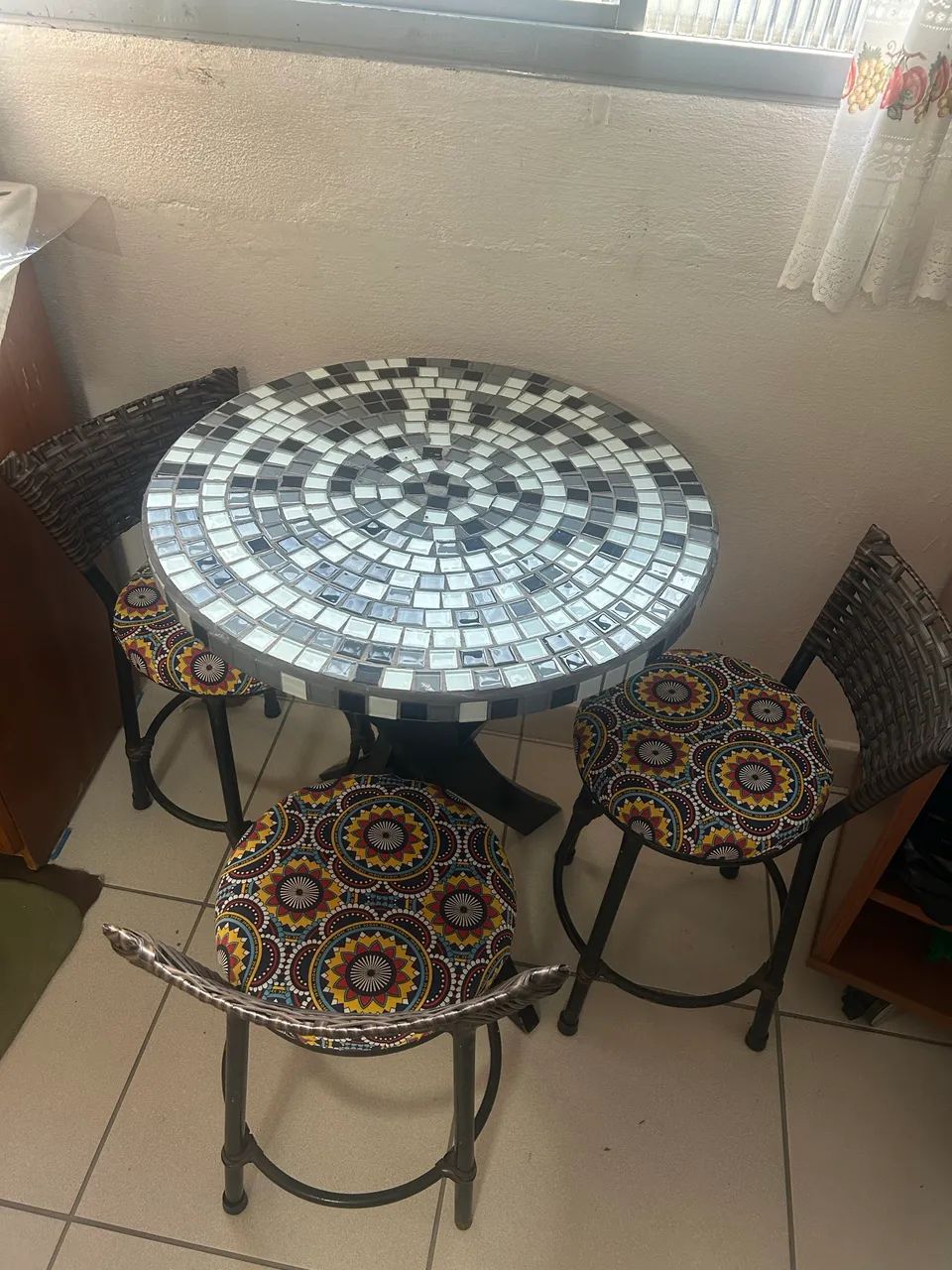 Mesa com banqueta  - Foto 2