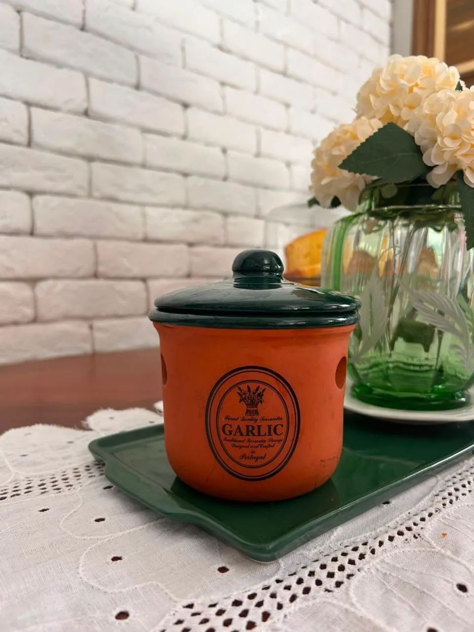 Porta Alho em Terracota Portuguesa com Tampa Verde - Utensílios