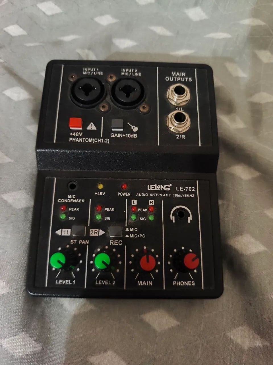 Mesa de som/Interface de audio LeLong 702