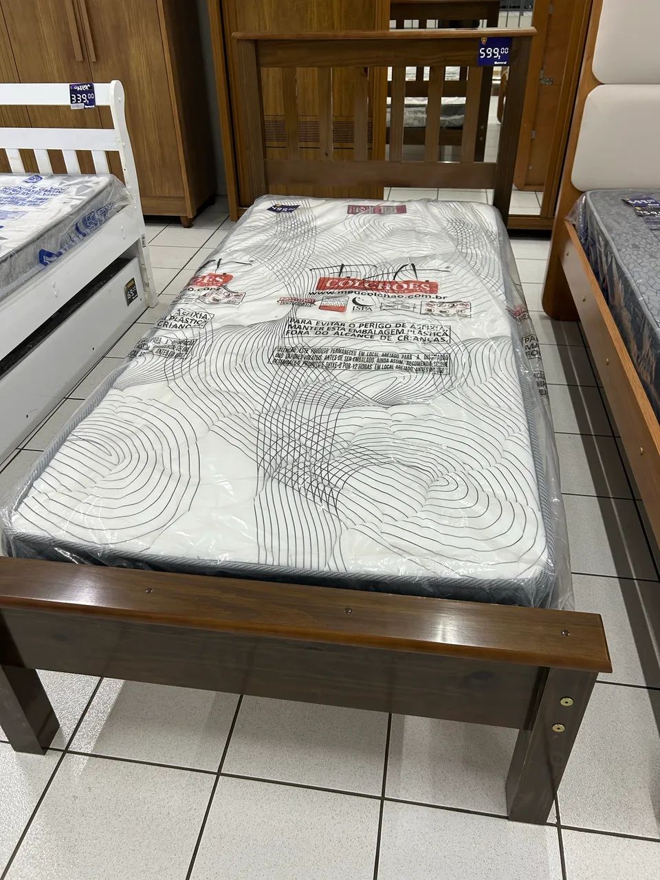 Cama solteiro de madeira com colchão nova  - Foto 3