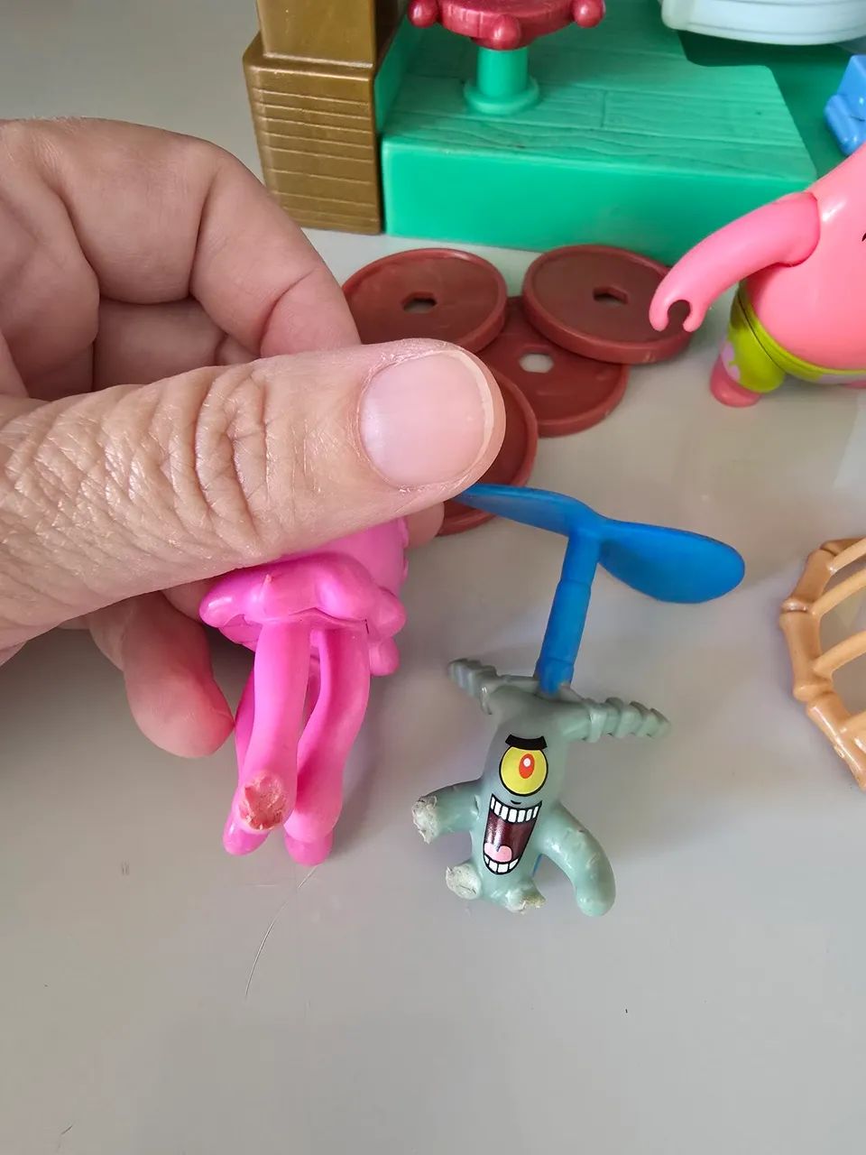 Imaginext bob esponja balde de lixo e siri cascudo usado com figuras extras mattel - Foto 3
