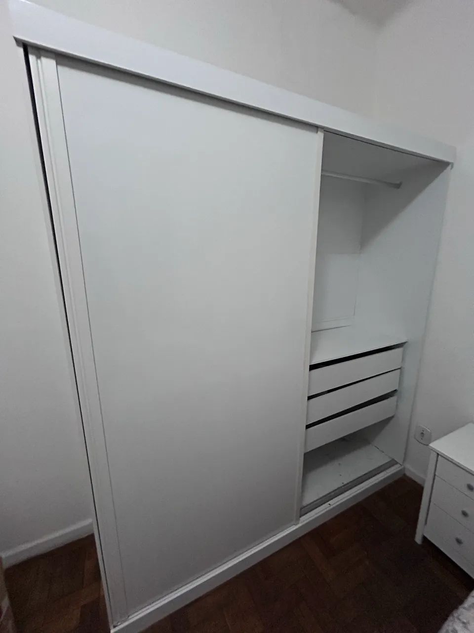 VENDO guarda roupas 2 portas - Foto 2