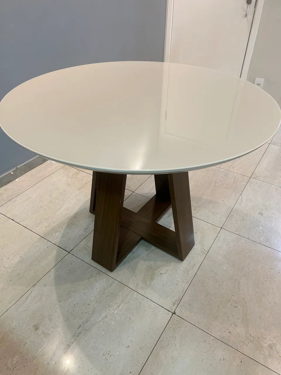 Mesa de Jantar Redonda 110cm Tampo de Vidro Laca - Foto 4