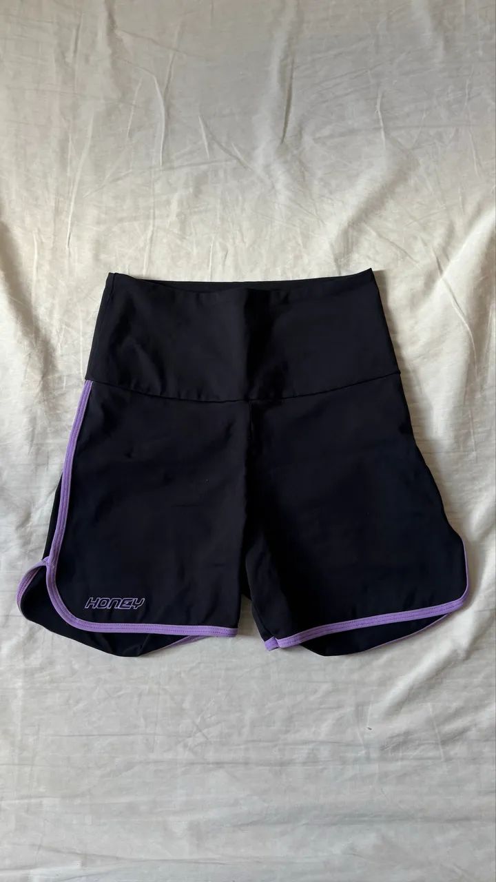 Short academia poliamida preto com roxo