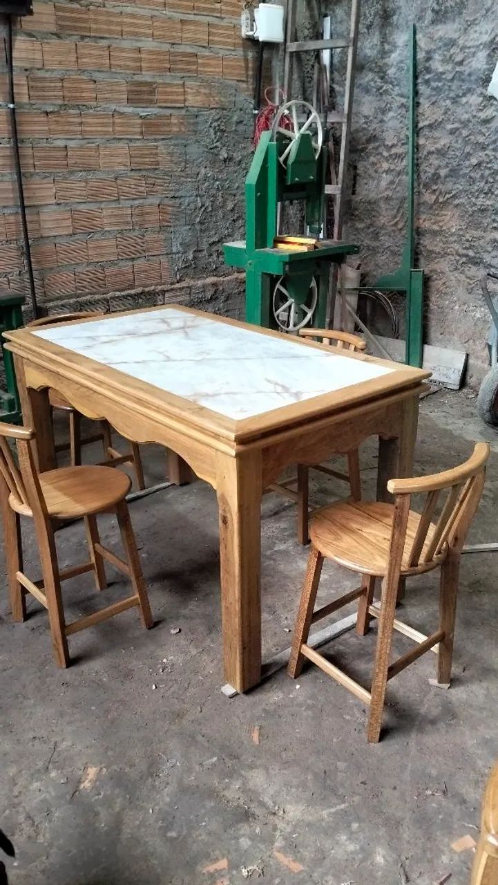 mesa de 4 cadeiras de madeira freijó 